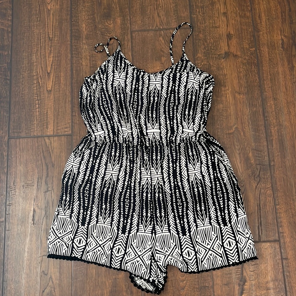Romper black and white
